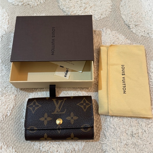 Louis Vuitton Monogram 6 Key Holder Card holder - Picture 1 of 7